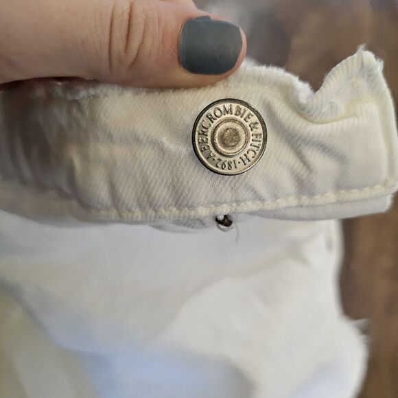 Abercrombie & Fitch Women’s The Mom Shorts Size 35/20 High Rise White Denim - Picture 7 of 7